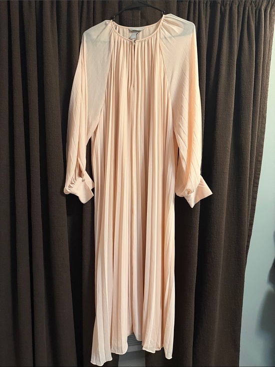 H&M Dresses & Skirts - H&M Pleated Long-Sleeve Maxi Dress in Light Peach